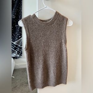 Brand New Uniqlo round neck vest